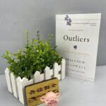 Outliers-The-Story-of-Success-By-Malcolm-Gladwell-in-English-Self-management-Success-Psychology-Popular-Reading